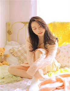 美女尿尿