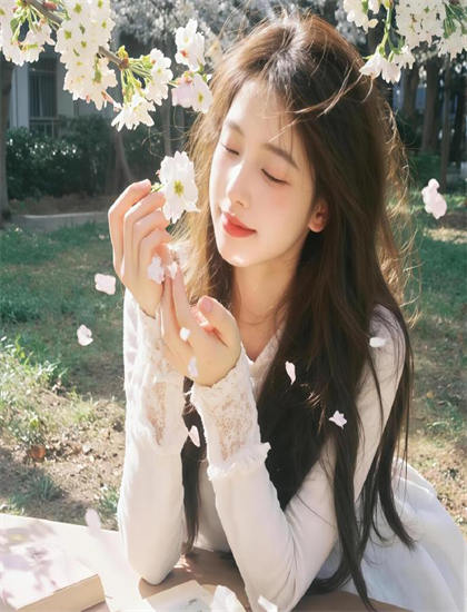 未删减版：捍卫机密美学价值分析扣人心弦的：艺术美感与审美特征探讨